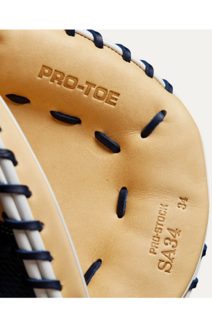 BASEBALL Baseball Catcher Mitt Wilson A2000 1734 Winter 2024 - RHT Wilson